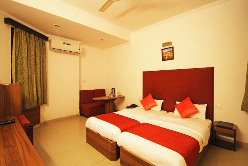 Haldwani Deluxe Hotel (4)